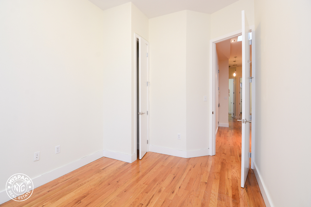 694 Franklin Avenue - Photo 10