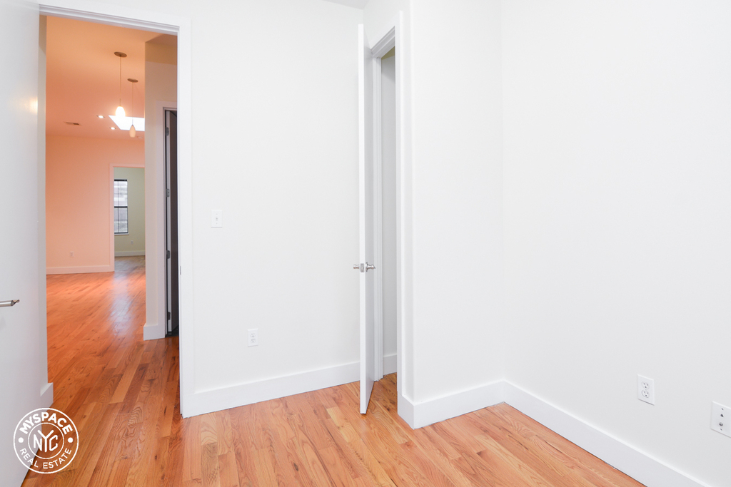 694 Franklin Avenue - Photo 6