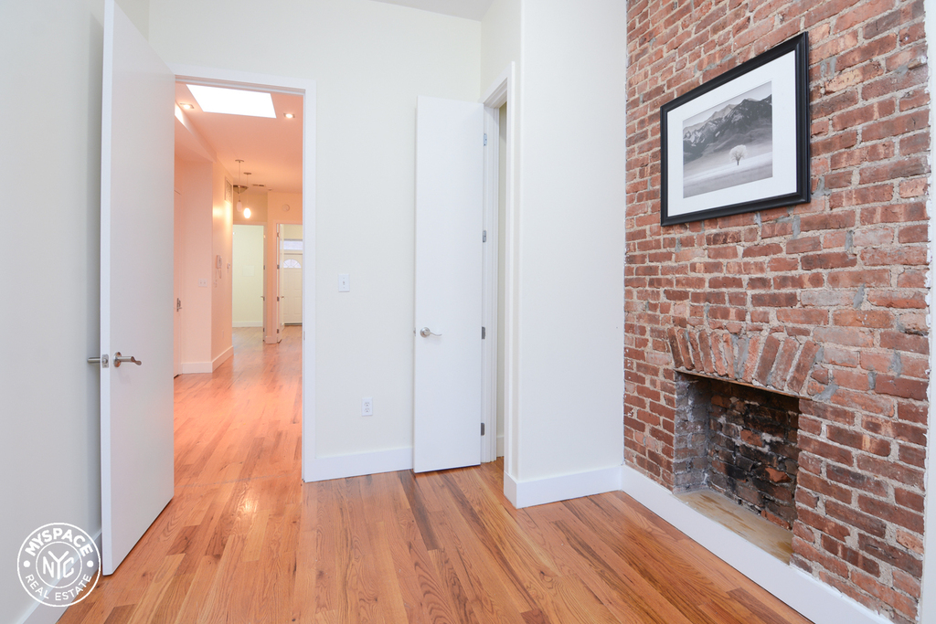 694 Franklin Avenue - Photo 8