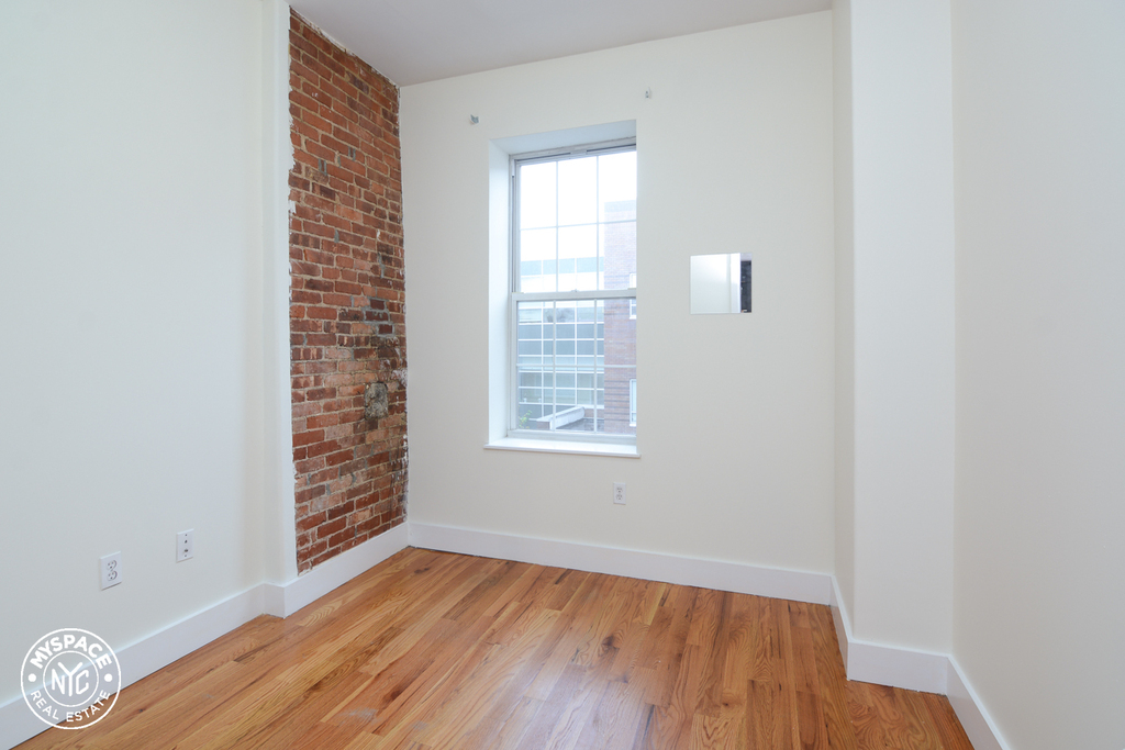 694 Franklin Avenue - Photo 5