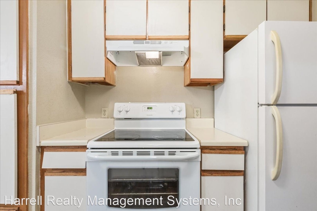 225 Londonderry, Apt. 202 - Photo 9