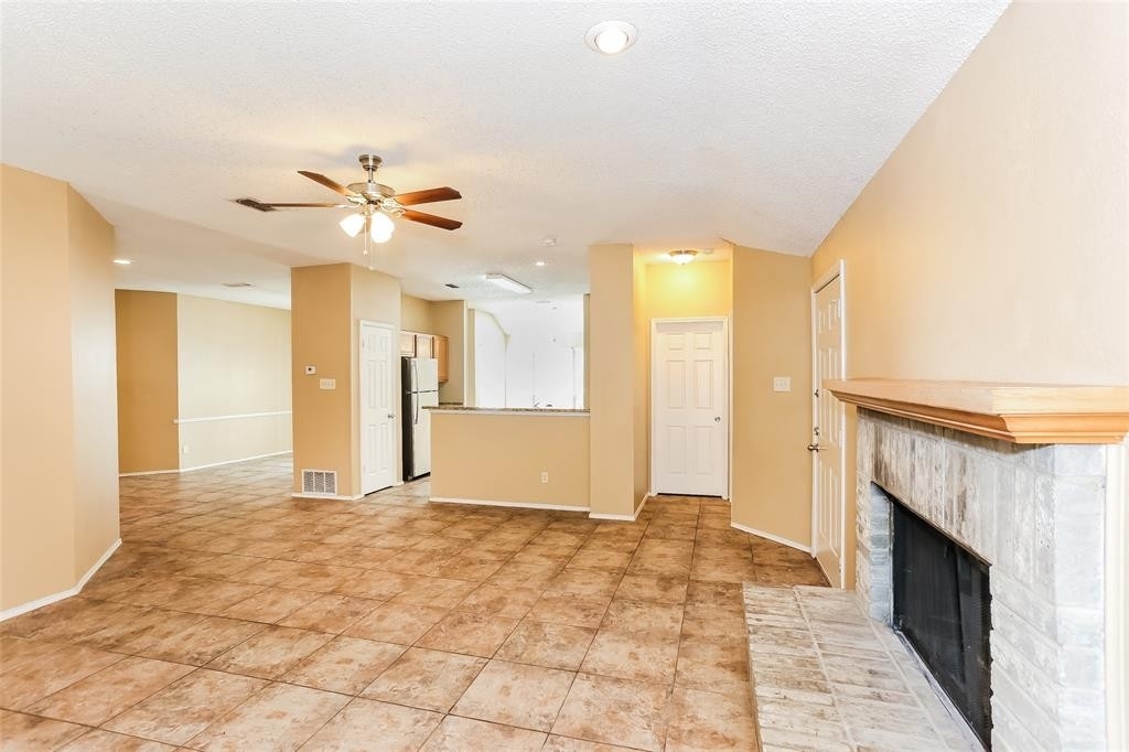 2720 Clovermeadow Drive - Photo 3