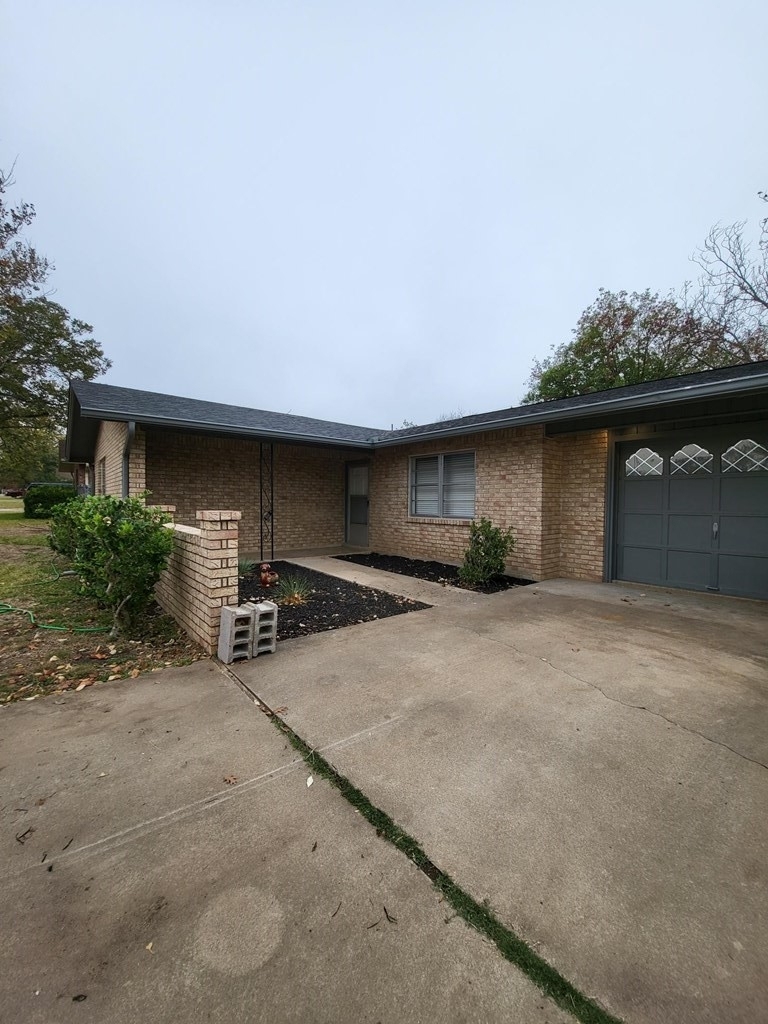 205 Manor Dr - Photo 2