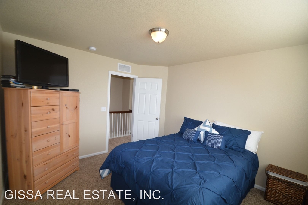 8265 Hardwood Circle - Photo 25