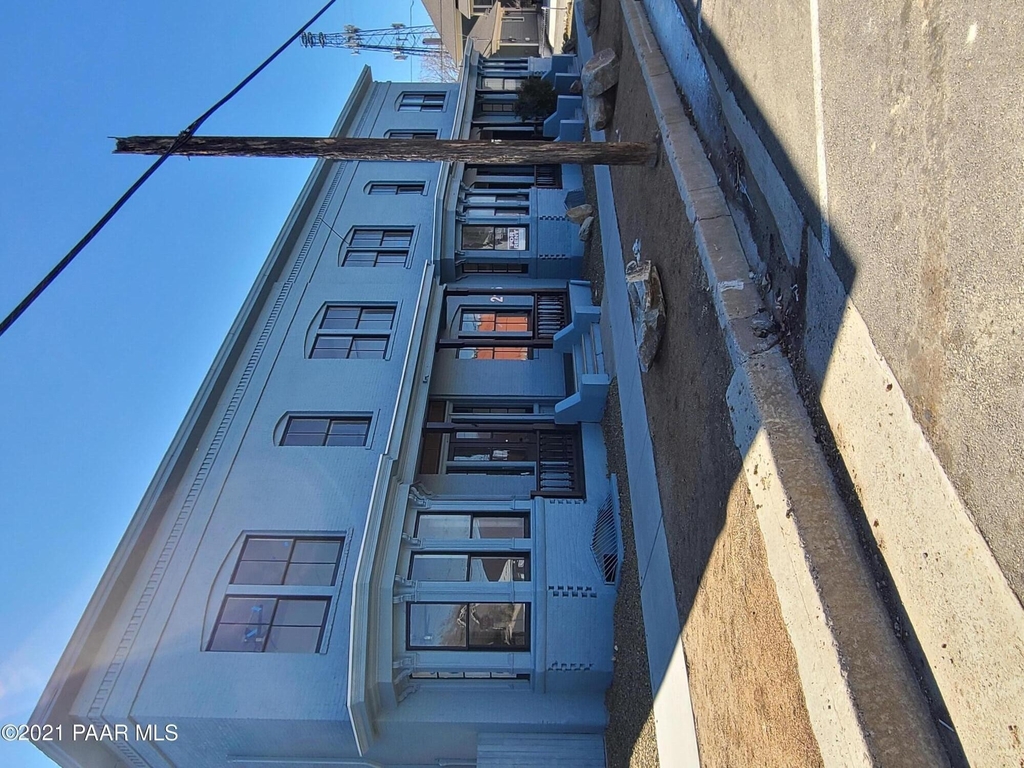 215 E Willis Street - Photo 0