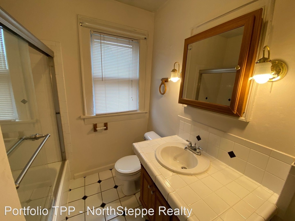 2498 Indianola Ave - Photo 6