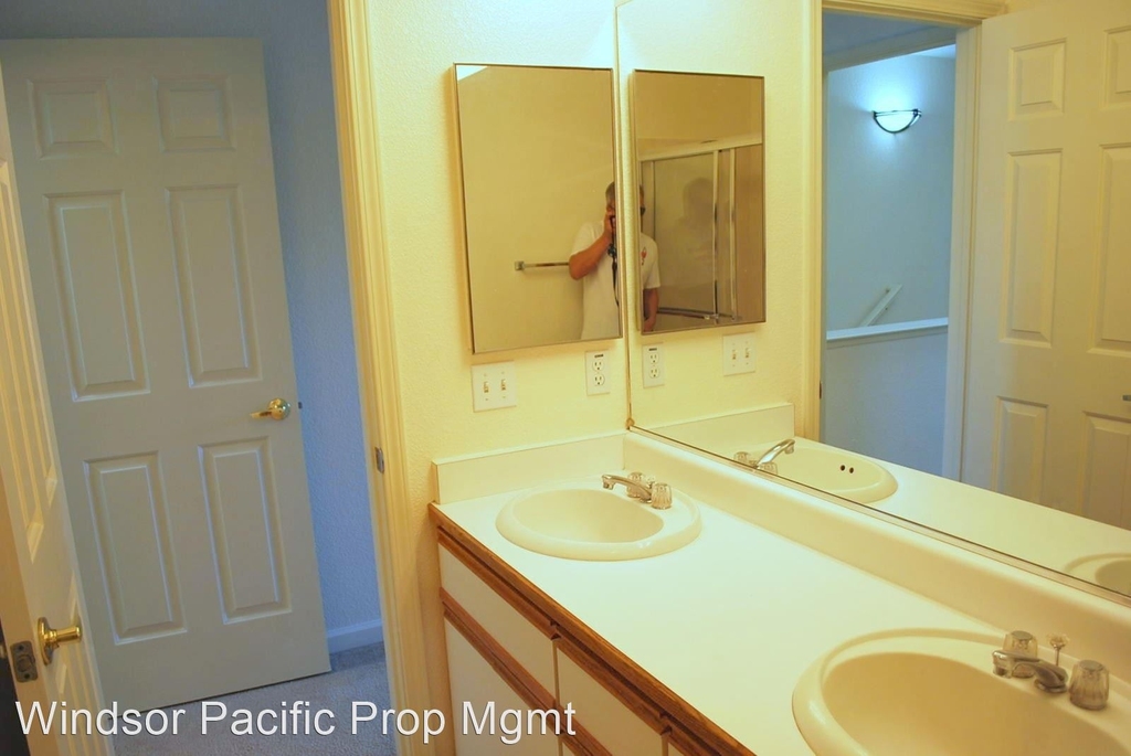 2574 Oak Road #200 - Photo 18