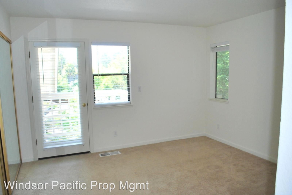 2574 Oak Road #200 - Photo 15