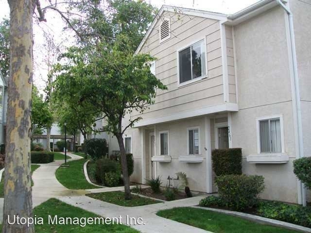 2485 Kings View Circle - Photo 0