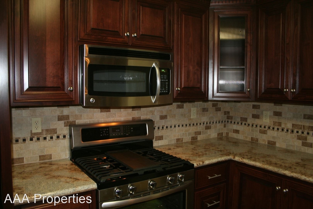 746 W 3rd St - Photo 1