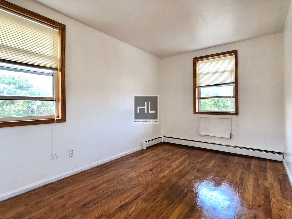 8685 23 Avenue - Photo 2