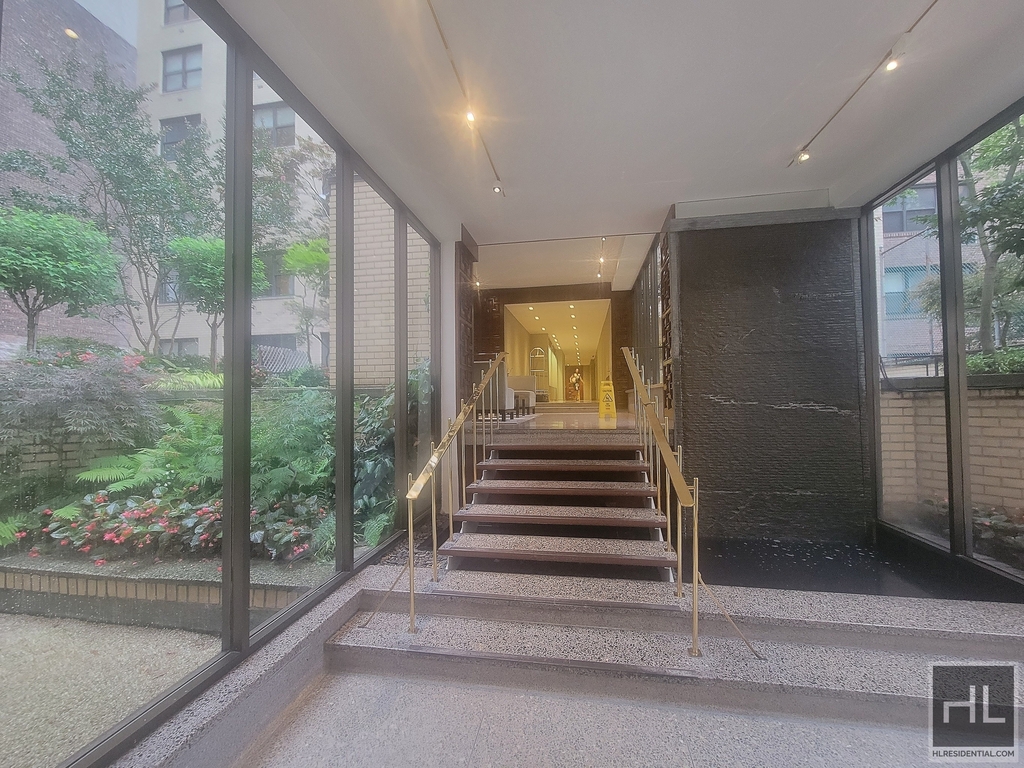 East 49th Street - Photo 6