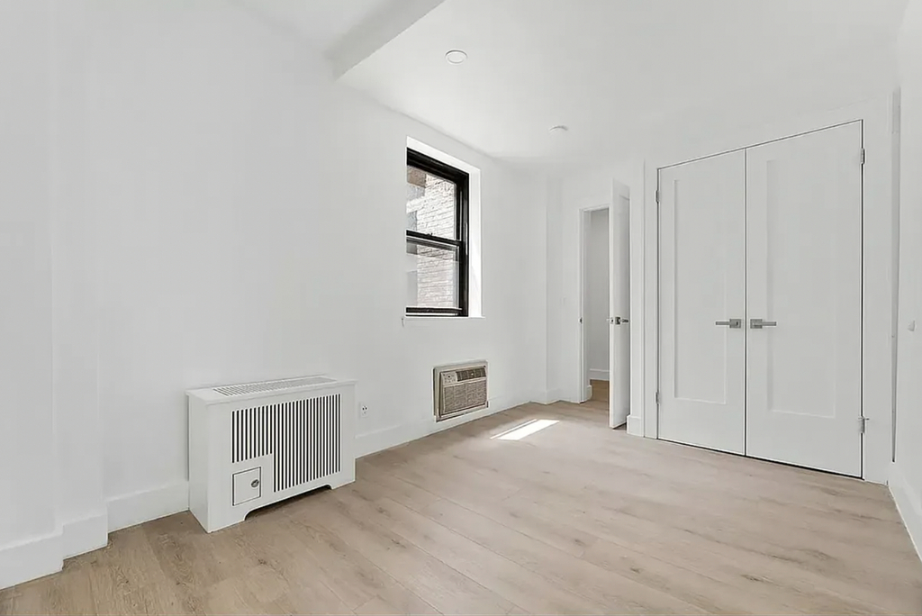 138 East 38th Street - Photo 4