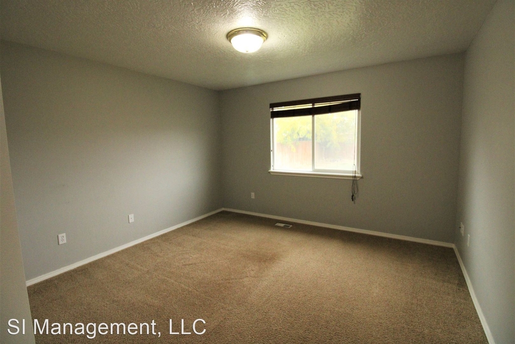 1470 Peregrine Dr. - Photo 11