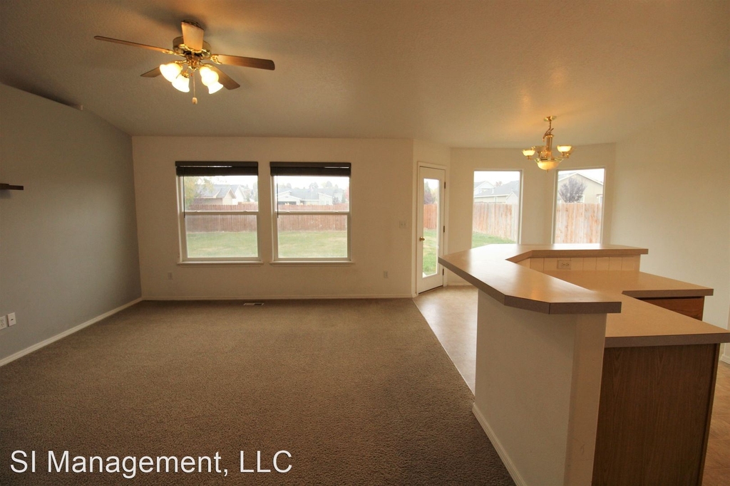 1470 Peregrine Dr. - Photo 3