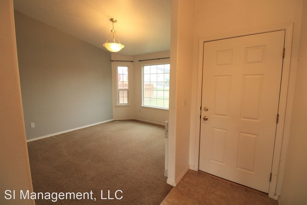 1470 Peregrine Dr. - Photo 2