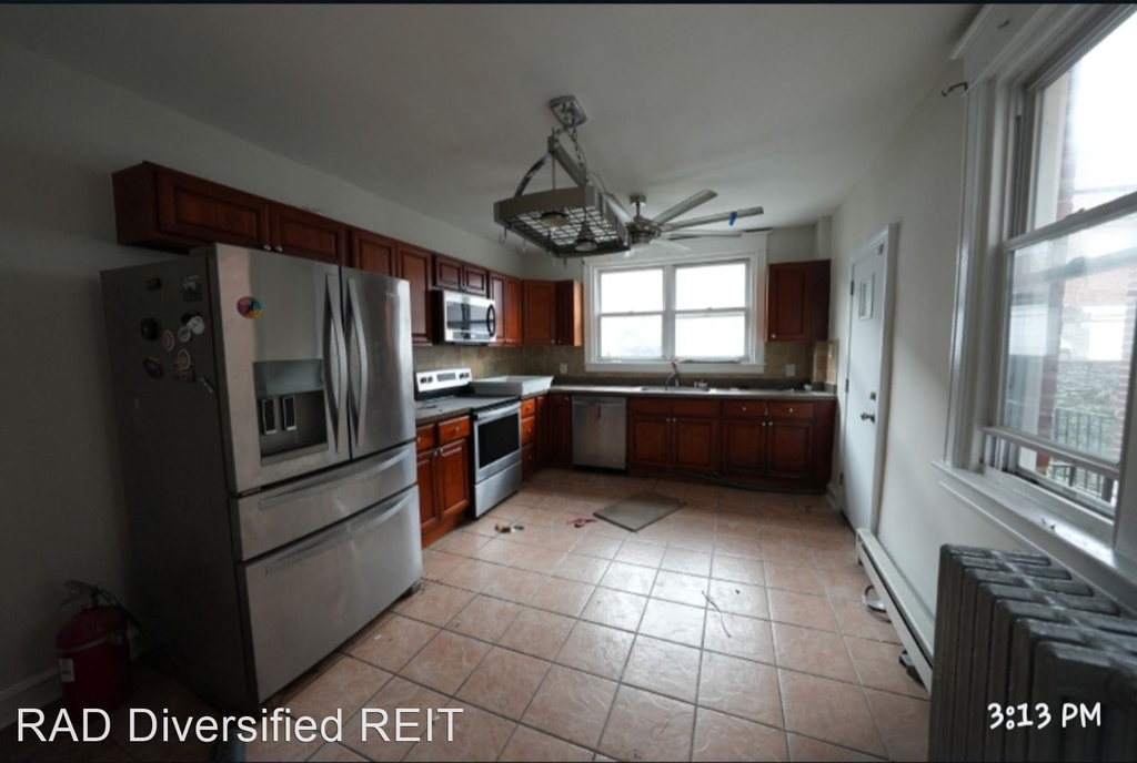 5738 Kemble Ave - Photo 14