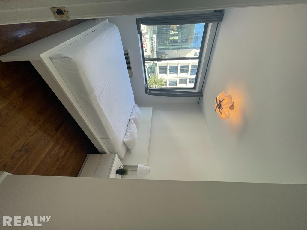 626 Tenth Avenue - Photo 2