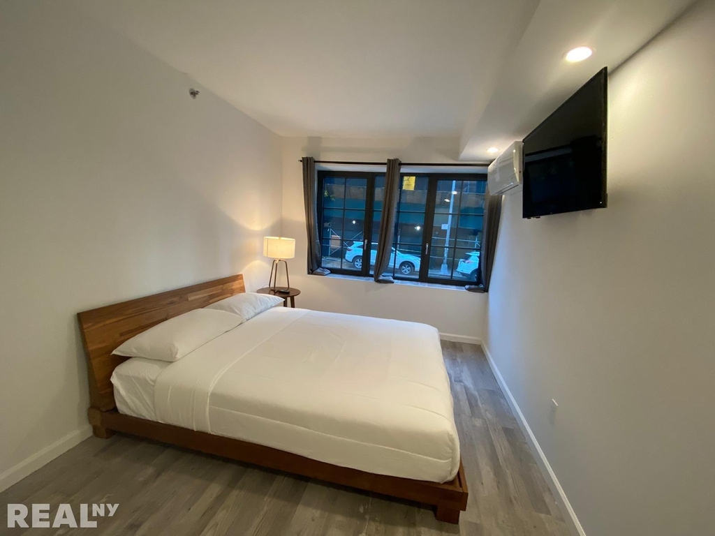 433 West 53rd Street - Photo 3