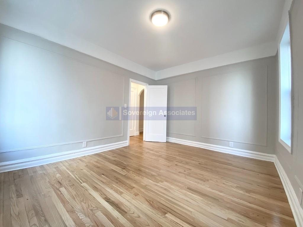 213 Bennett Avenue - Photo 2