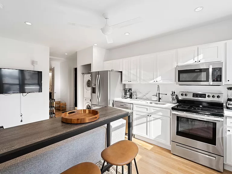 115 Greenpoint Avenue - Photo 2