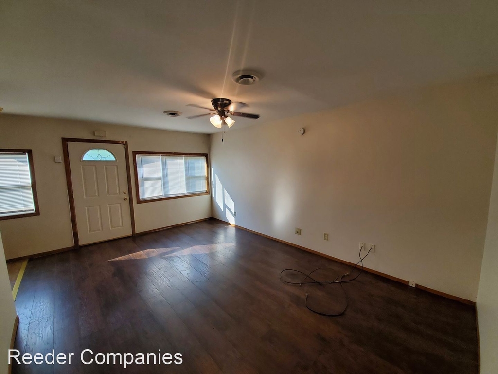 827 Spruce Street - Photo 2