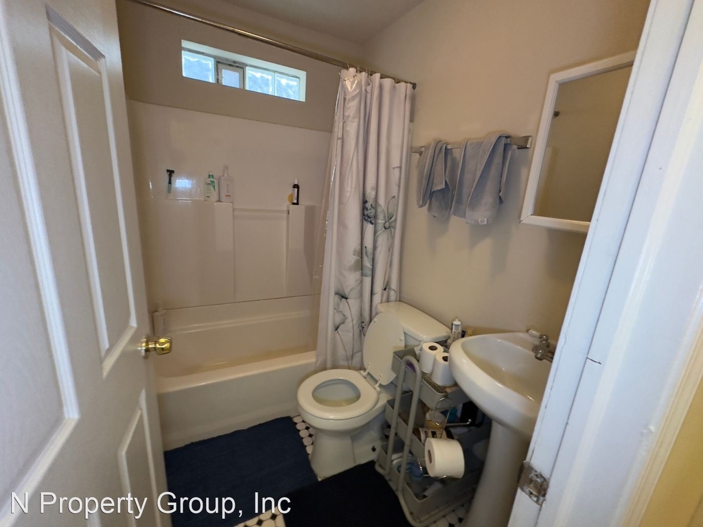 1531 Fontain St - Photo 24