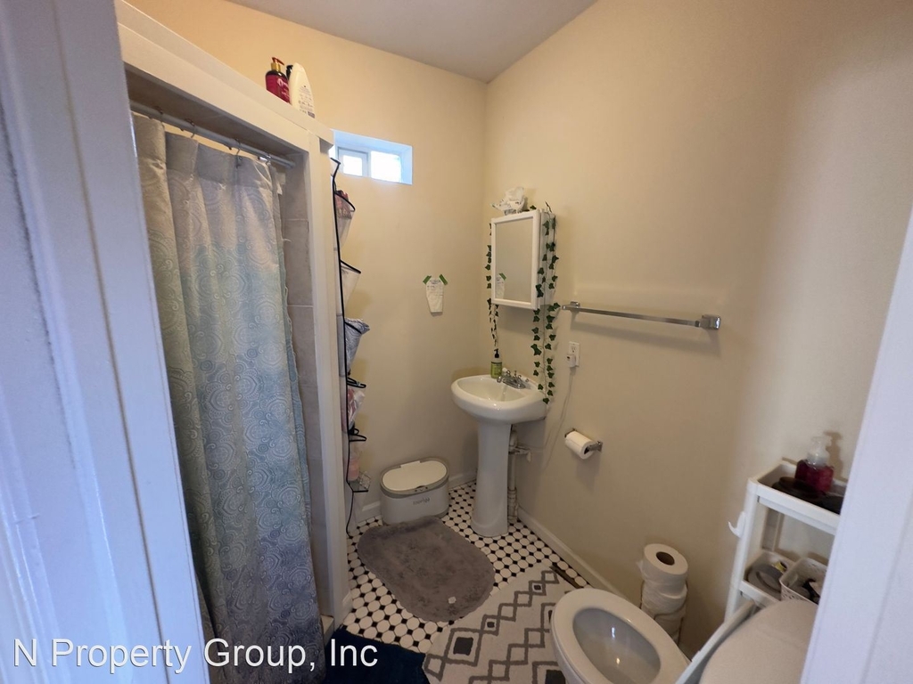 1531 Fontain St - Photo 8