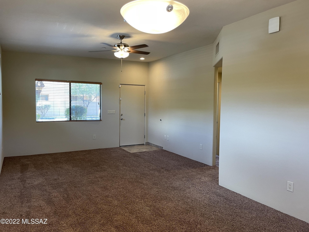 1435 W Kilburn Street - Photo 14