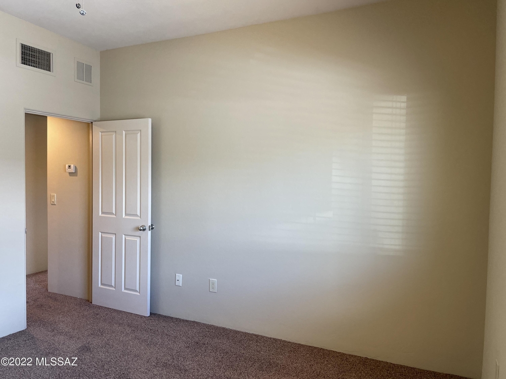 1435 W Kilburn Street - Photo 11