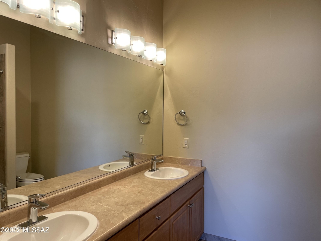 1435 W Kilburn Street - Photo 21