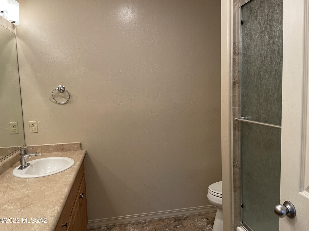 1435 W Kilburn Street - Photo 32