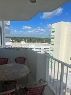 4301 Collins Ave - Photo 8