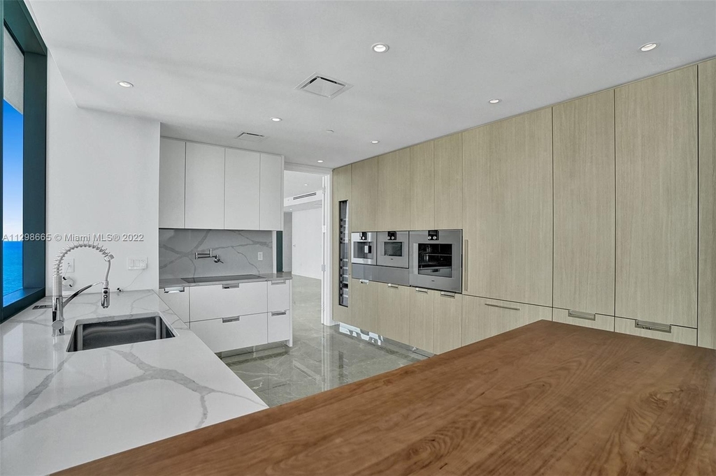 15701 Collins Ave - Photo 18