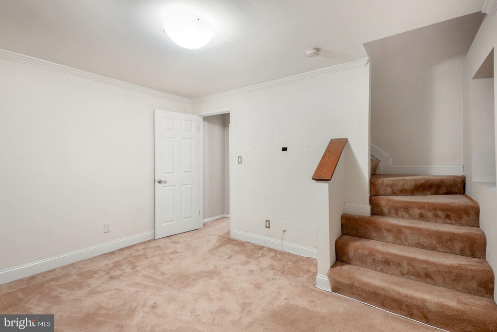 1305 E Abingdon Drive - Photo 16