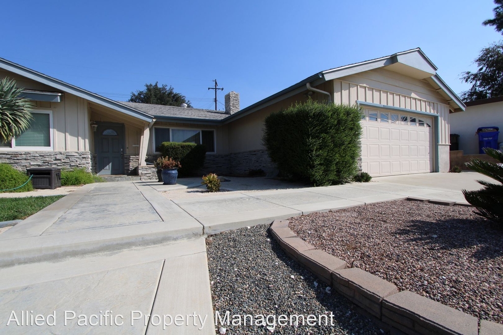 12149 Country Club Ln. - Photo 1