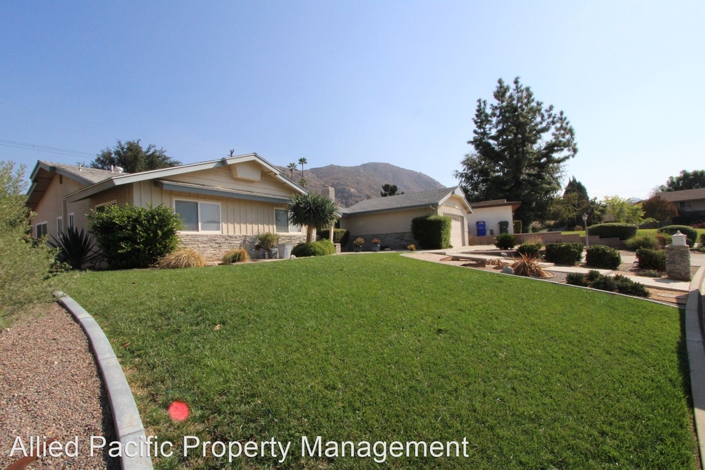 12149 Country Club Ln. - Photo 2