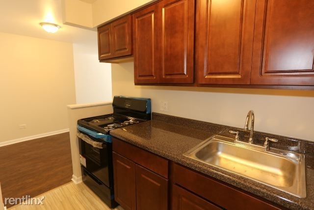 1040 W. Hollywood, Unit 803 - Photo 2