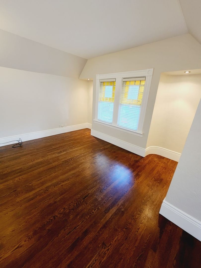 1716 Capitol Avenue - Photo 2