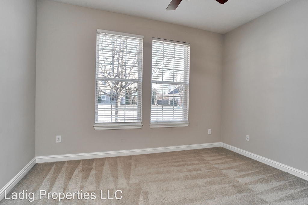 8102 Lawrence Woods Blvd. - Photo 46