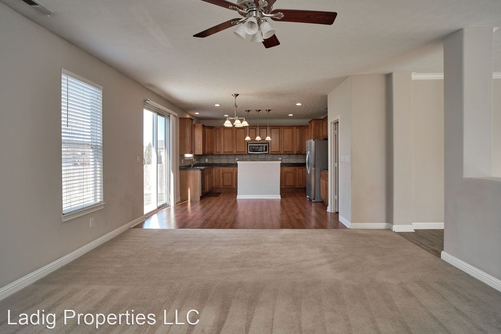 8102 Lawrence Woods Blvd. - Photo 19