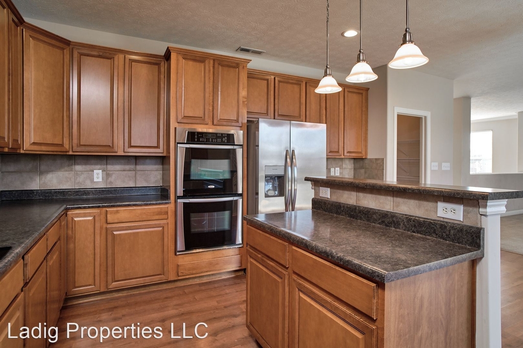 8102 Lawrence Woods Blvd. - Photo 24