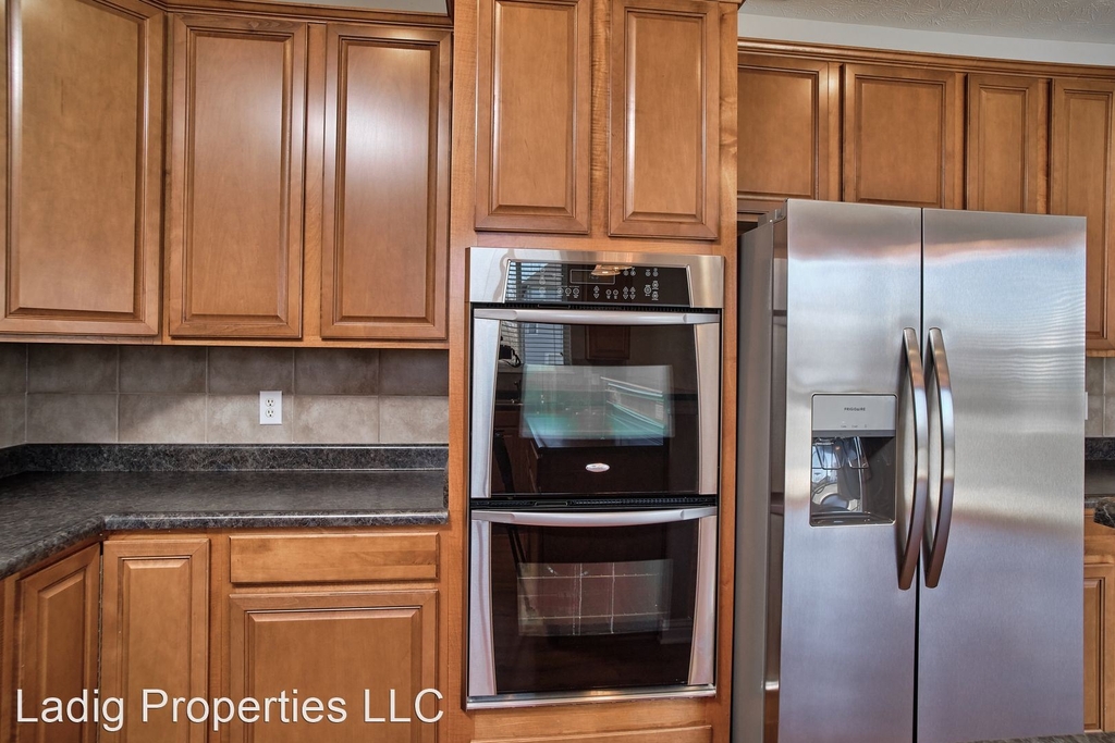 8102 Lawrence Woods Blvd. - Photo 27