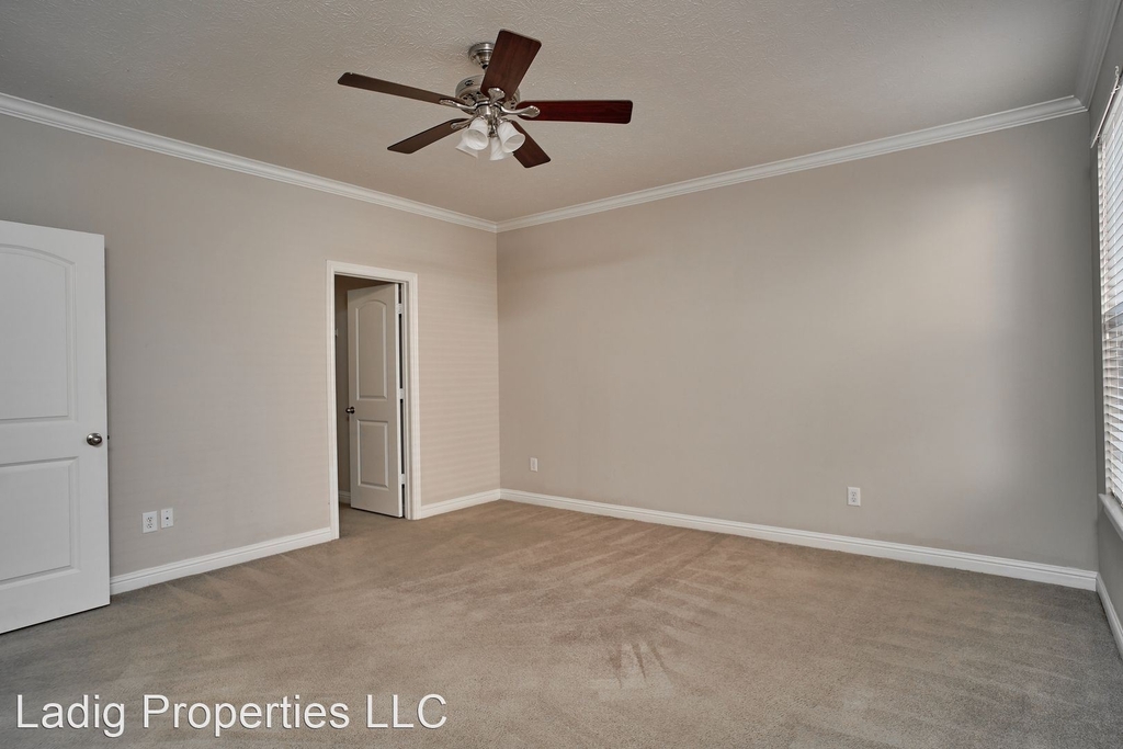 8102 Lawrence Woods Blvd. - Photo 31