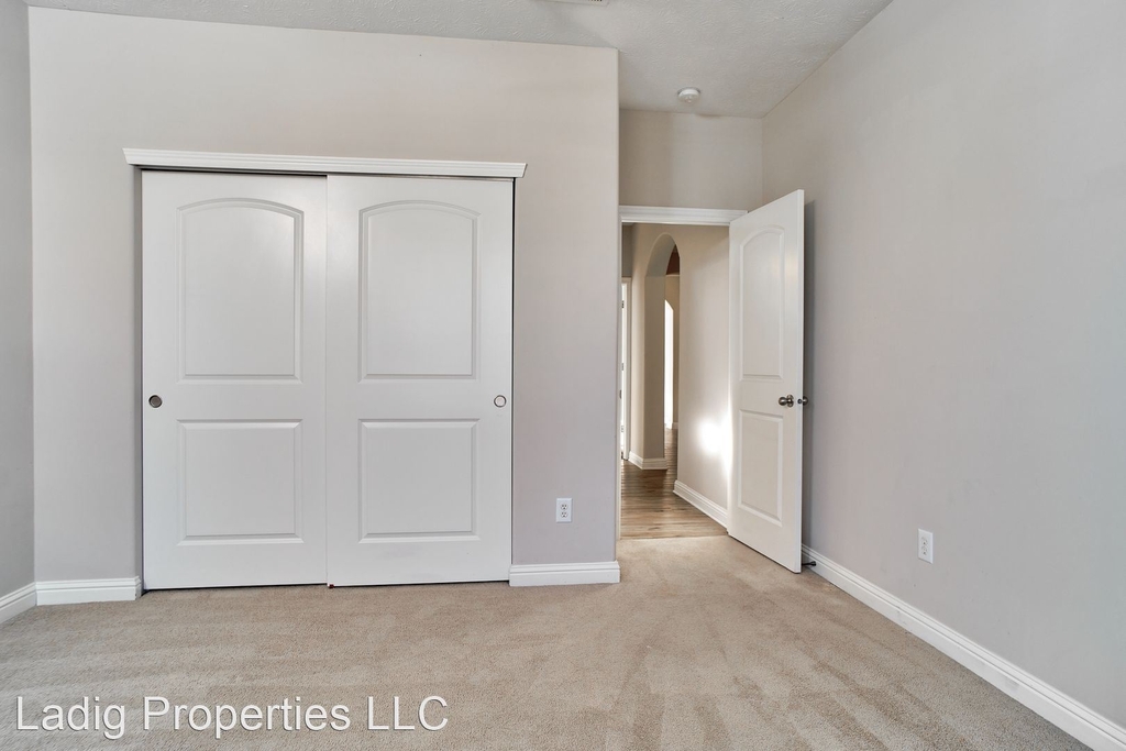 8102 Lawrence Woods Blvd. - Photo 49