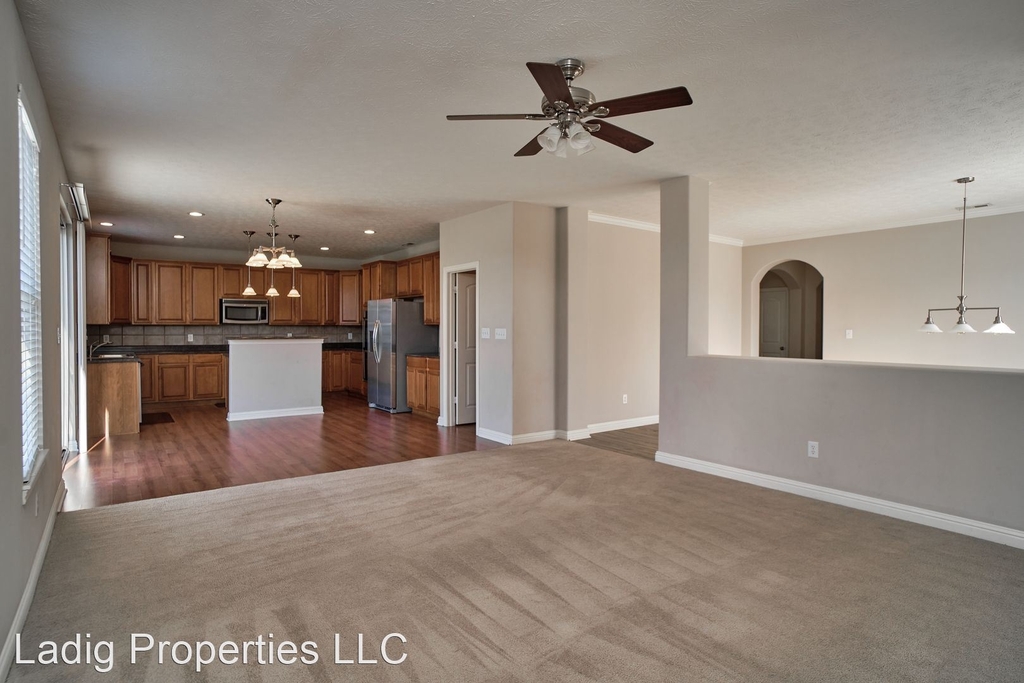 8102 Lawrence Woods Blvd. - Photo 17