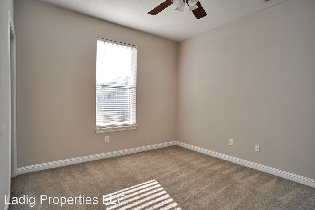 8102 Lawrence Woods Blvd. - Photo 40