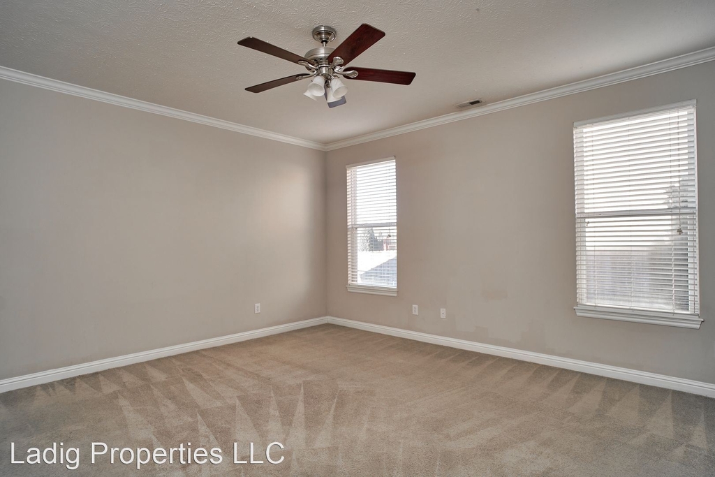 8102 Lawrence Woods Blvd. - Photo 29
