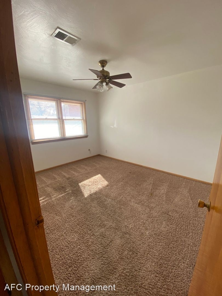 5430 Ervin - Photo 3