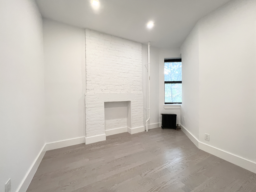 545 East 5th Street - Photo 4